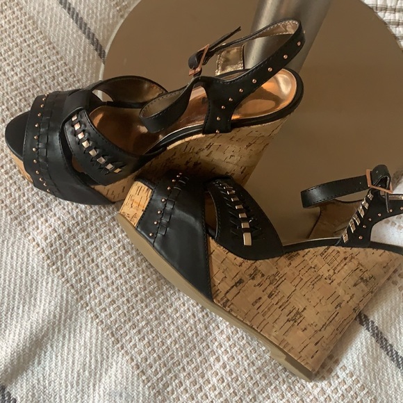 black and copper wedge cork sandal shoes by Soda - Picture 4 of 10